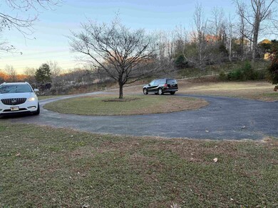 56 Lingerlost Rd, Killen, AL 35645 - photo 4