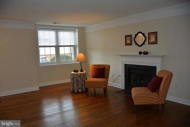 302D Locust St SE unit 9, Vienna, VA 22180 - photo 3
