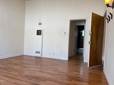 11719 Mayfield Ave unit 6, Los Angeles, CA 90049 - photo 6