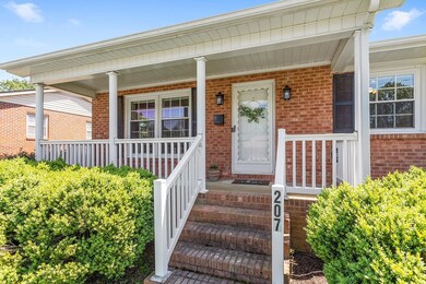 207 E Fairview Dr, Oxford, NC 27565 - photo 3