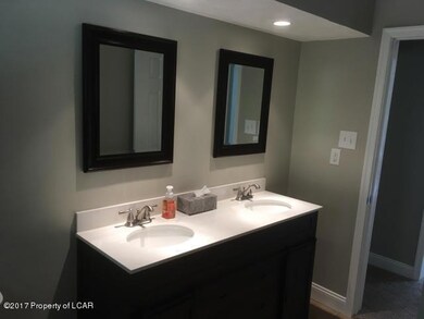 211 Post Hill Rd, Falls, PA 18615 - photo 5