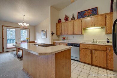 Island Kitchen w down draft range
