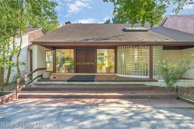 2276 Shore Hill Dr, West Bloomfield, MI 48323 - photo 6