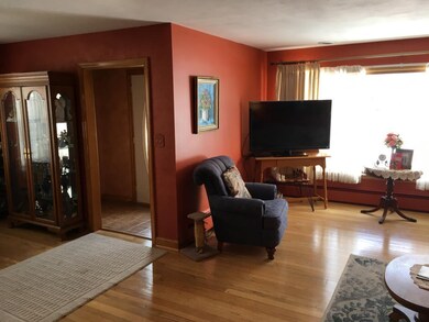 Living room /entry