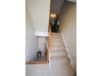 Entry/Foyer.