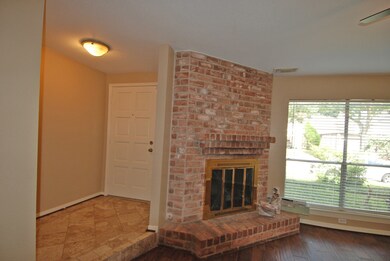 5927 Arncliffe Dr unit 5927, Houston, TX 77088 - photo 5