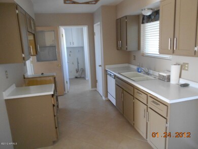 10444 W Kelso Dr, Sun City, AZ 85351 - photo 3