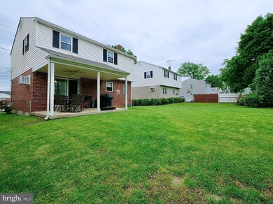 215 Tasker Ave, Folsom, PA 19033 - photo 2