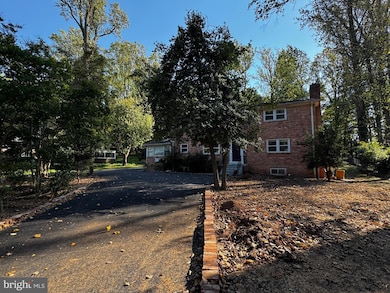 6437 Walters Woods Dr, Falls Church, VA 22044 - photo 3