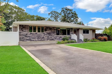 627 Sycamore Ave, Bohemia, NY 11716 - photo 2