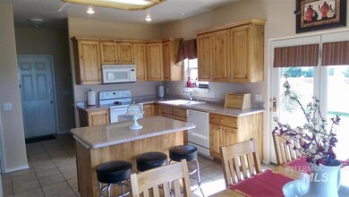 1233 Boardwalk Ct, Burley, ID 83318 - photo 3