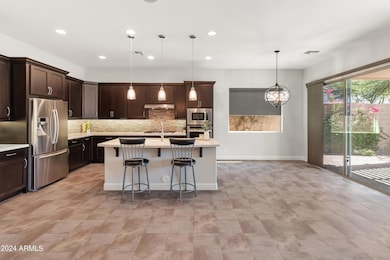 Kitchen & Dining