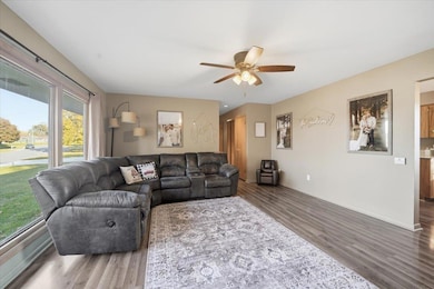 1204 1st St NE, Oelwein, IA 50662 - photo 4