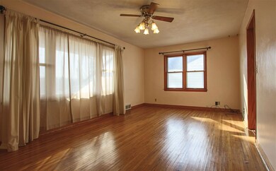 1242 Sheldon St, Waterloo, IA 50701 - photo 4