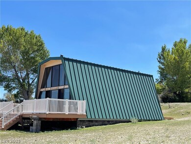 Soak in the wide-open sunlit views right off the f
