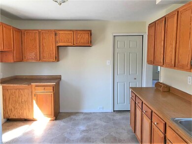 257 High St, Conneaut, OH 44030 - photo 3