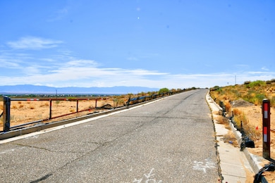 1300 Vista de Bosque, Los Lunas, NM 87031 - photo 3
