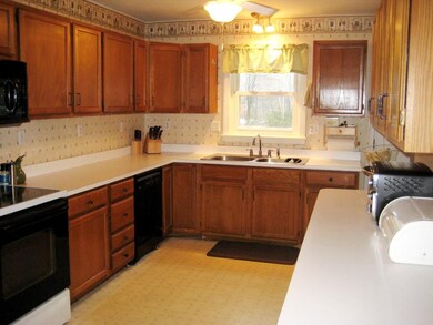 108 Meadowcrest Dr, Bedford, NH 03110 - photo 3