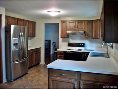 1075 Bowen Dr E, North Tonawanda, NY 14120 - photo 5