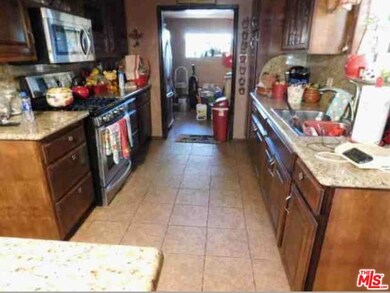 14753 Iris Dr, Fontana, CA 92335 - photo 4