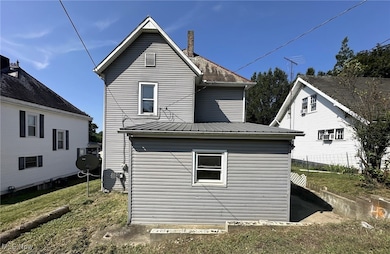 318 N Pleasant St, New Lexington, OH 43764 - photo 3