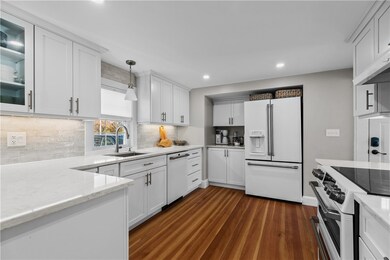 352 Forest Ave, Middletown, RI 02842 - photo 7