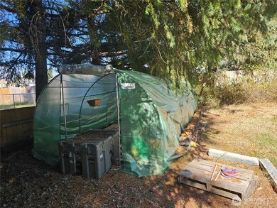 605 Hubbard Rd SE, Rainier, WA 98576 - photo 4