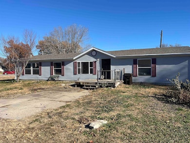 199 Pine St, Tilden, NE 68781 - photo 2