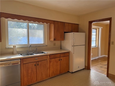 824 Lovetta Dr, Dayton, OH 45429 - photo 5