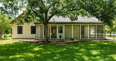 415 N Acorn St, Fredericksburg, TX 78624 - photo 4