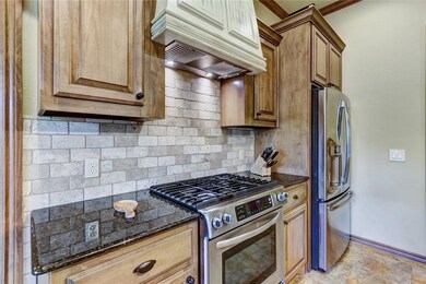 19408 Crest Ridge Dr, Edmond, OK 73012 - photo 3