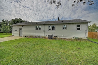 110 Marion Ct, Hiawatha, IA 52233 - photo 6