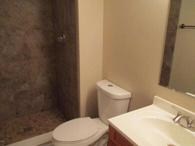 983945_master bath