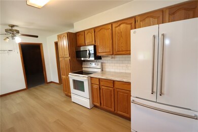 910 Beecher Dr, Tuscola, IL 61953 - photo 6