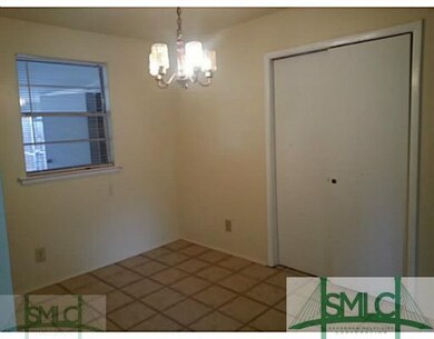 Dining Room. Ceramic Tile in Dining Room