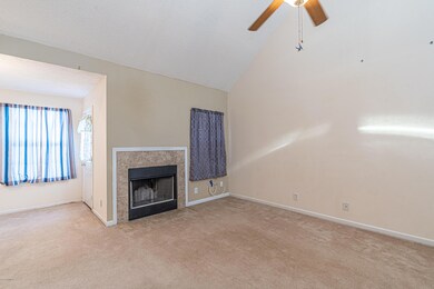 855 Parkview Dr-15