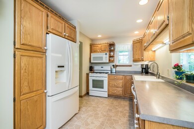 3575_Pondview_Drive_03