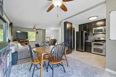 2124 Middlebury Rd, Freeport, IL 61032 - photo 5