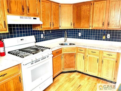 172 Roosevelt Ave unit E, Carteret, NJ 07008 - photo 4