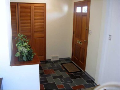 Entry/Foyer.