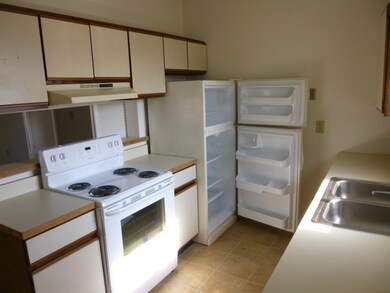 108 Creekview Dr, Jacksonville, NC 28540 - photo 5