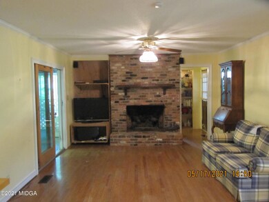 3013 Claridge Den (1)
