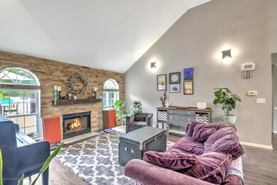 04-LIVING ROOM