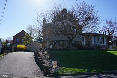 425 Macoby St, Pennsburg, PA 18073 - photo 3