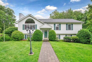 10 Glenbrook Ln, Worcester, MA 01609 - photo 2