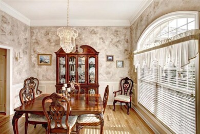 Dining room with 11 ft ceilings & palladium window