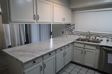 15326 Mcconn St, Webster, TX 77598 - photo 7