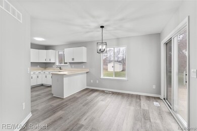 8455 Deer Field Dr unit 21, Davison, MI 48423 - photo 6