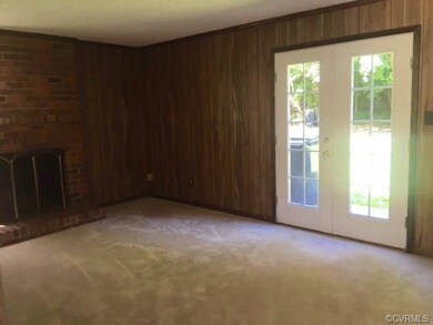Large Den with closet. Potential 4th bedroom