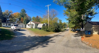 201 Gasoline Aly, Houghton Lake, MI 48629 - photo 3